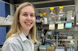 Rebecca Schelling in the lab